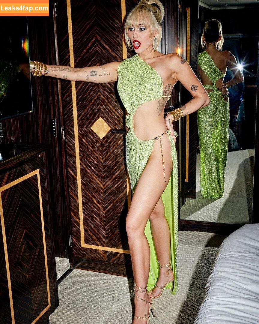 Miley Cyrus / https: / mileycyrus leaked photo photo #0067