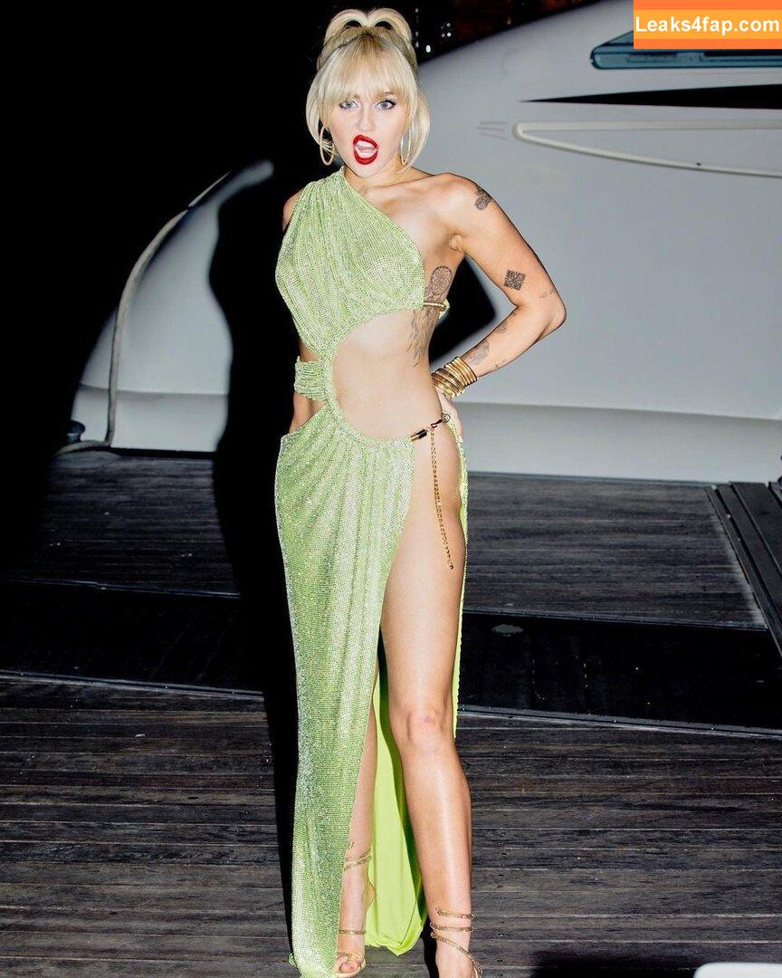 Miley Cyrus / https: / mileycyrus leaked photo photo #0072