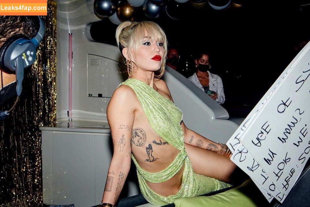Miley Cyrus / https: / mileycyrus leaked photo photo #0076