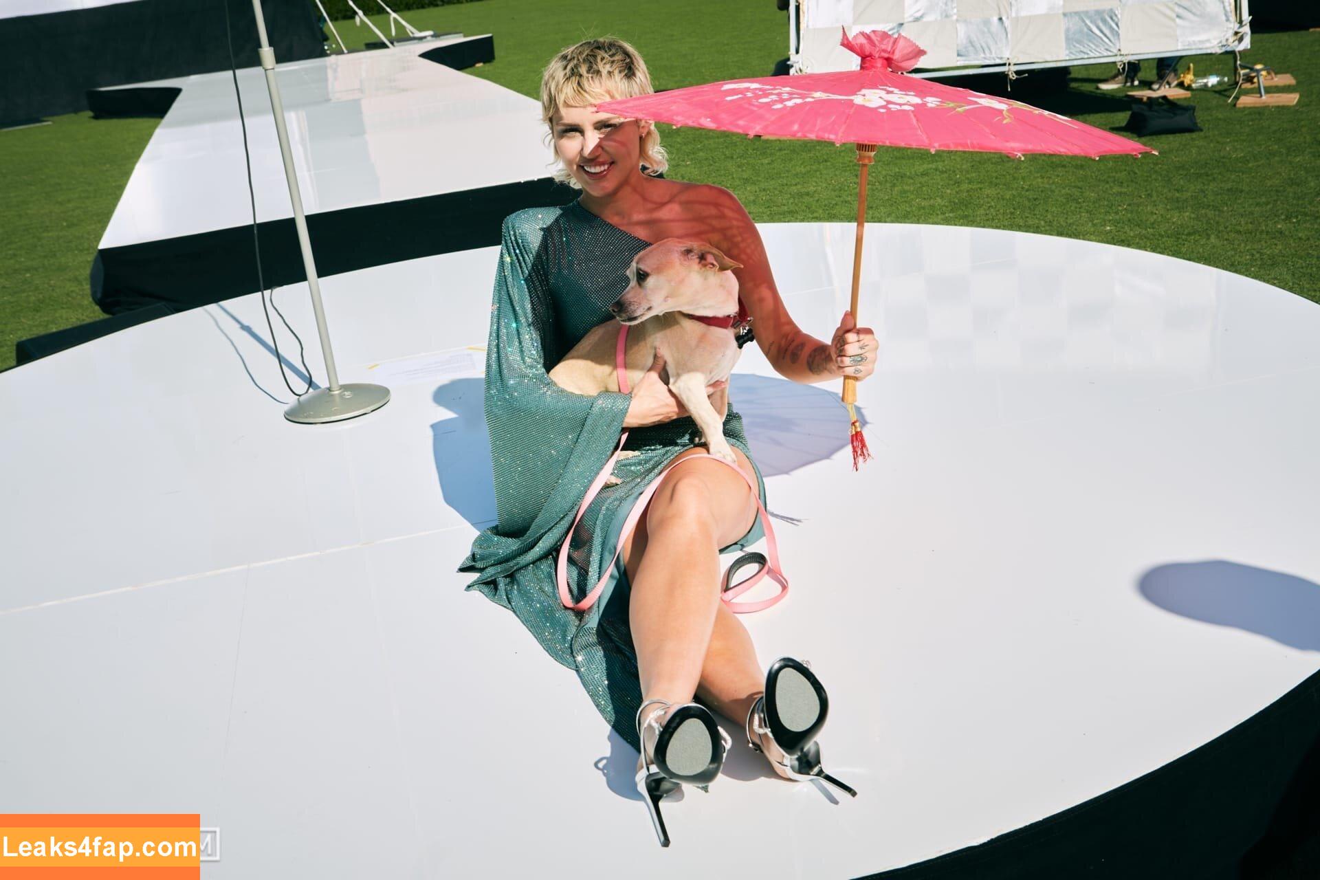 Miley Cyrus / https: / mileycyrus leaked photo photo #0077
