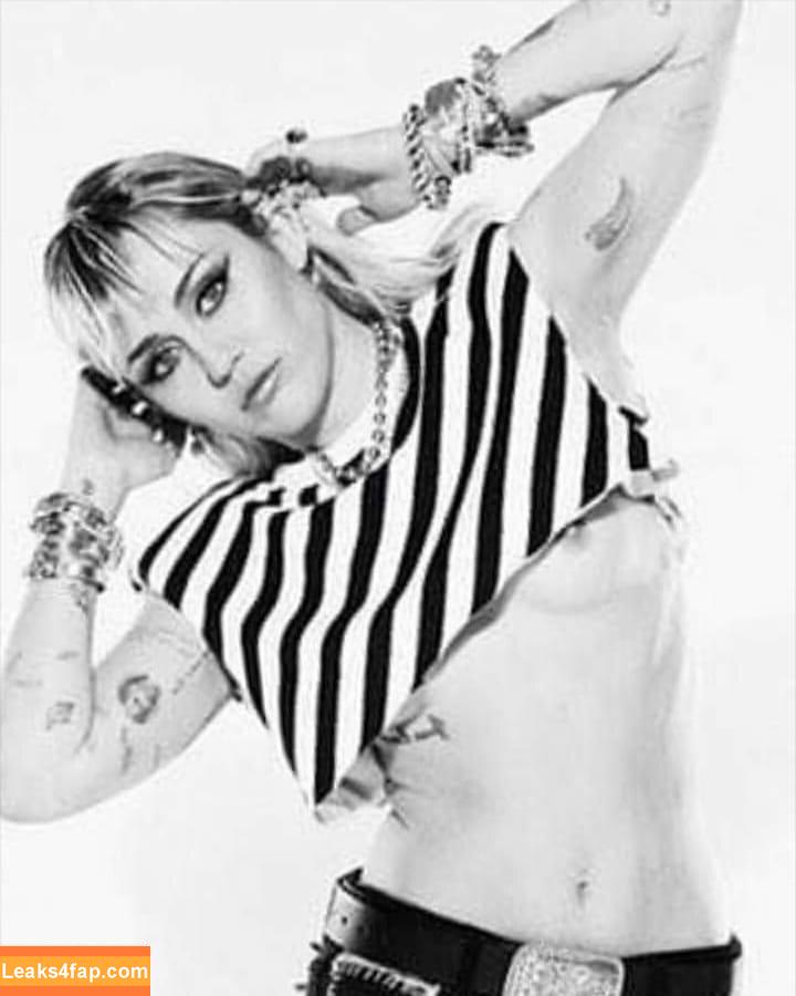 Miley Cyrus / https: / mileycyrus leaked photo photo #0082