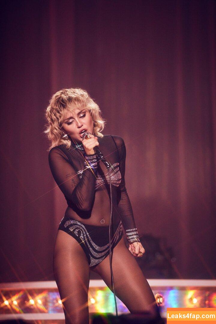 Miley Cyrus / https: / mileycyrus leaked photo photo #0091