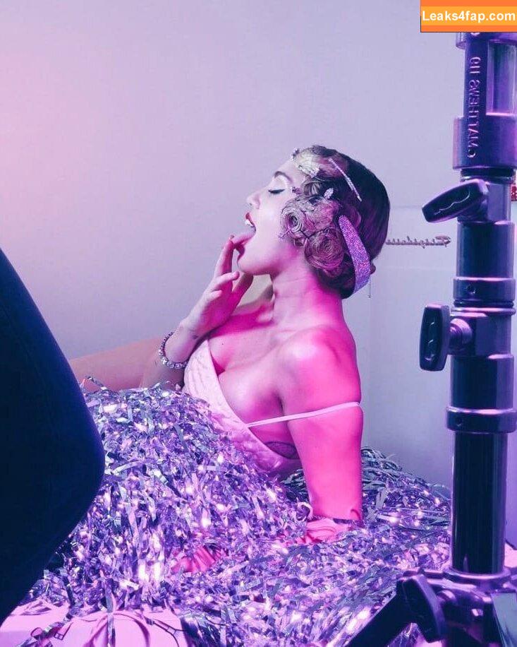 Miley Cyrus / https: / mileycyrus leaked photo photo #0093
