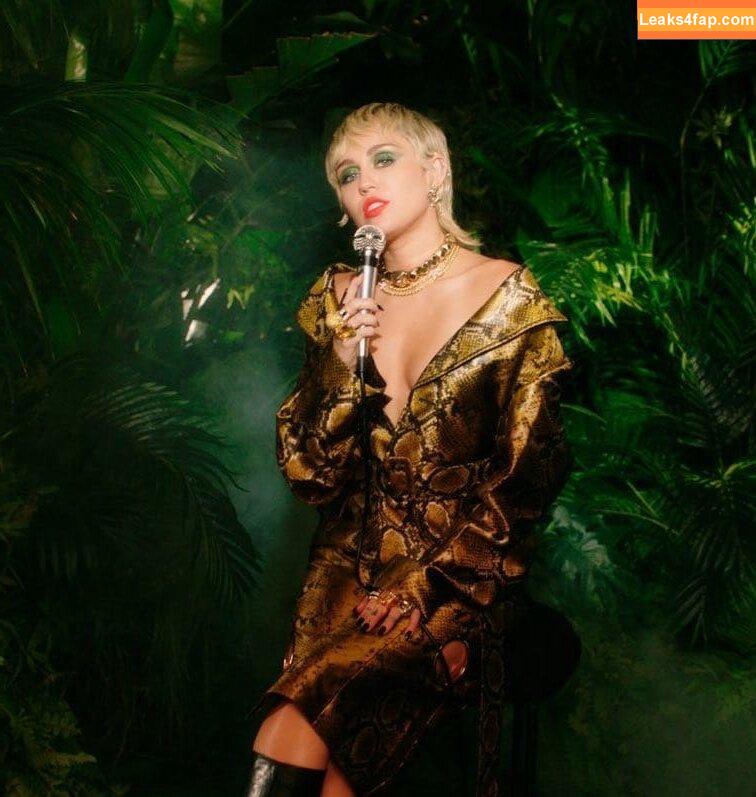 Miley Cyrus / https: / mileycyrus leaked photo photo #0101