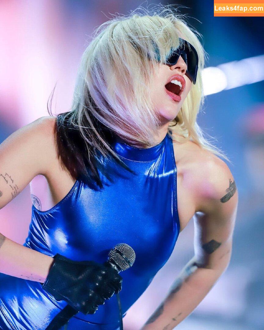 Miley Cyrus / https: / mileycyrus leaked photo photo #0142
