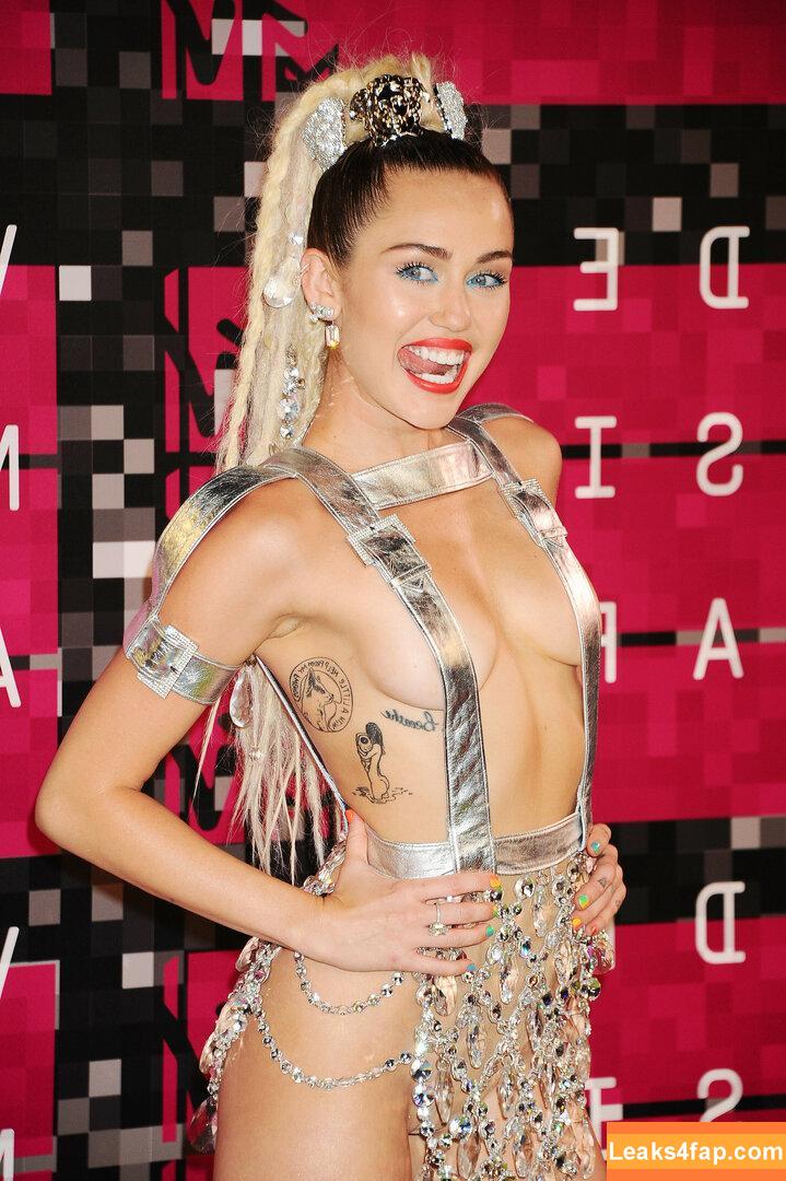Miley Cyrus / https: / mileycyrus leaked photo photo #0144