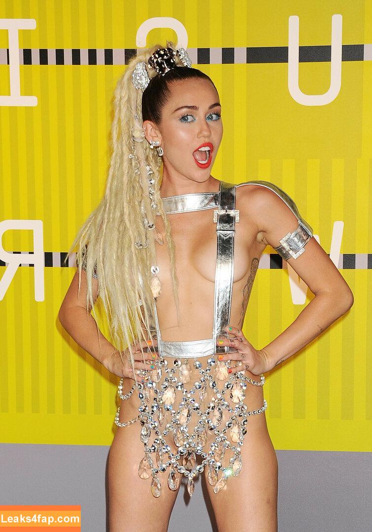 Miley Cyrus / https: / mileycyrus leaked photo photo #0155