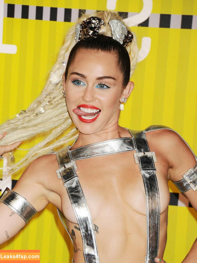 Miley Cyrus / https: / mileycyrus leaked photo photo #0162