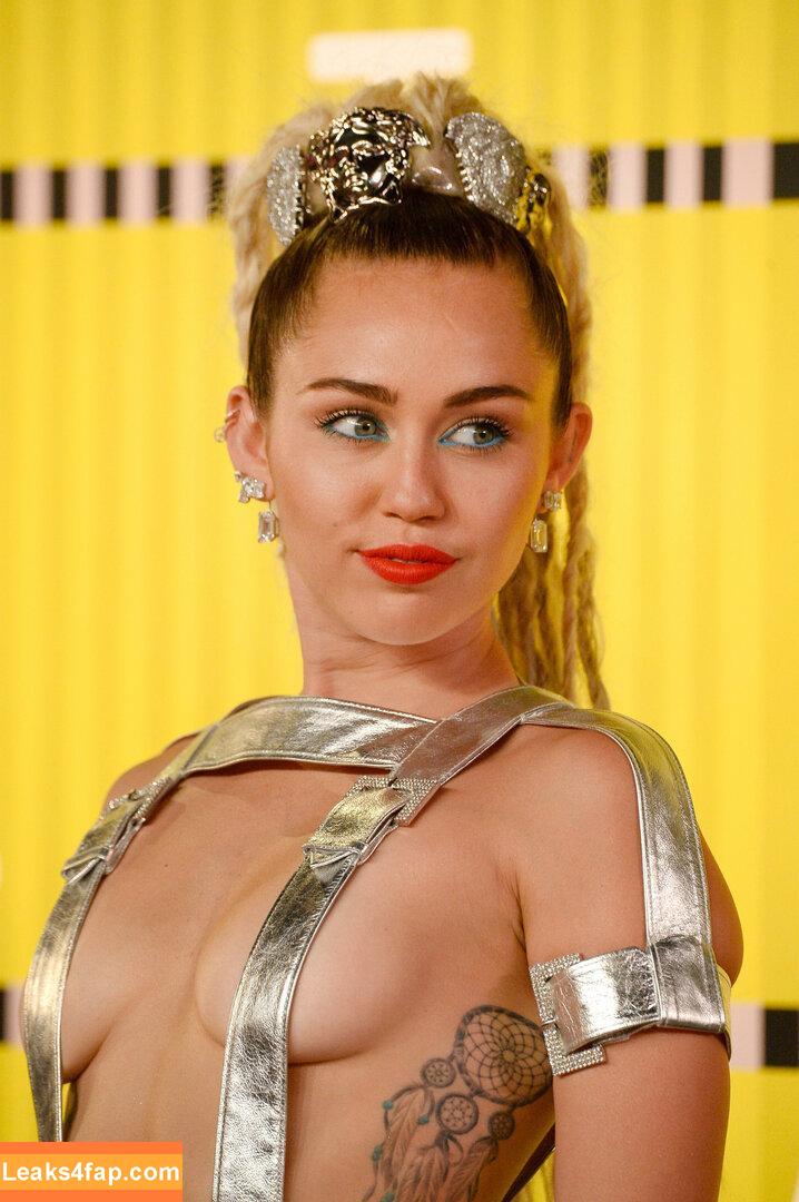 Miley Cyrus / https: / mileycyrus leaked photo photo #0163