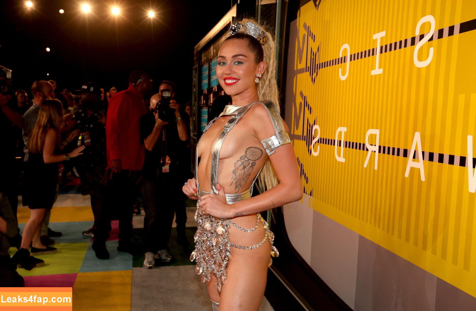 Miley Cyrus / https: / mileycyrus leaked photo photo #0164