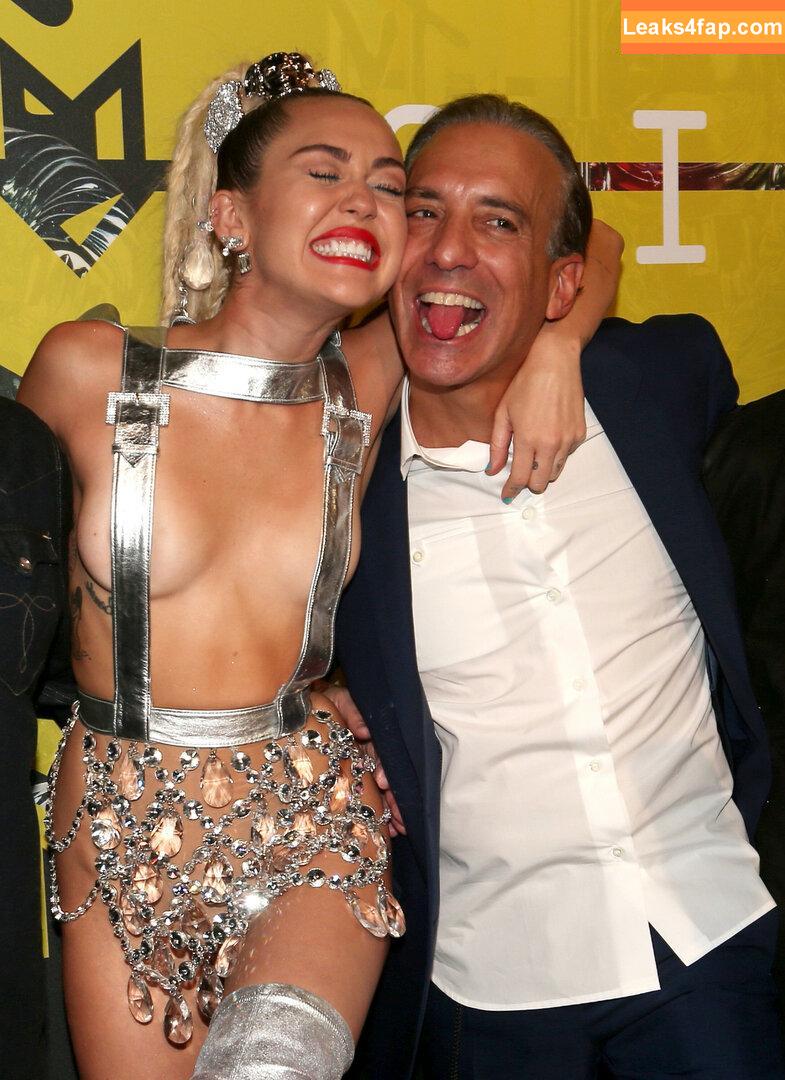 Miley Cyrus / https: / mileycyrus leaked photo photo #0170