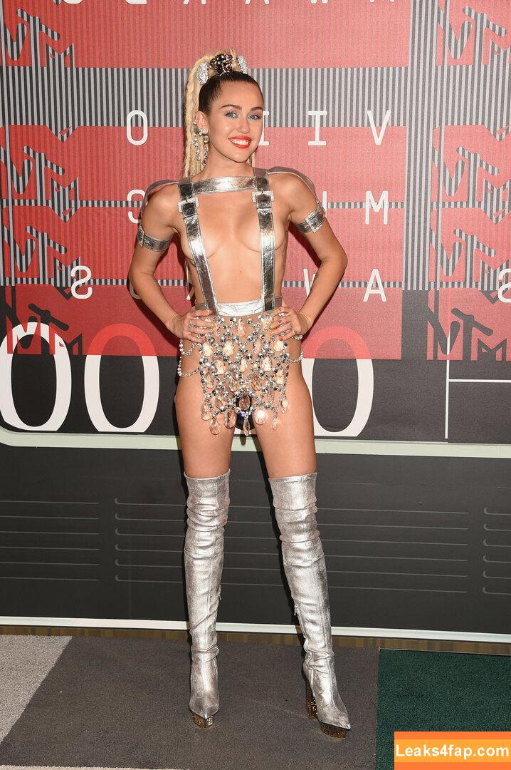 Miley Cyrus / https: / mileycyrus leaked photo photo #0178