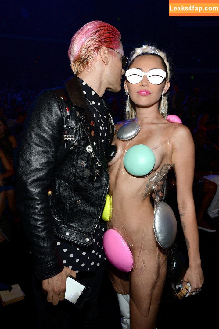 Miley Cyrus / https: / mileycyrus leaked photo photo #0184