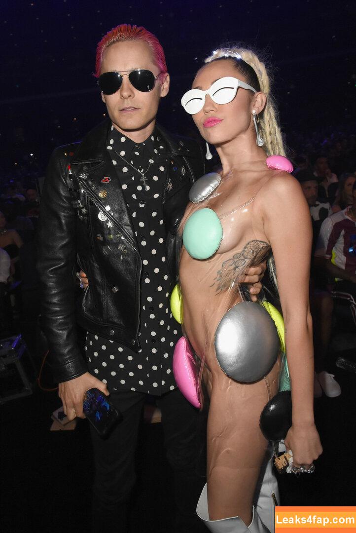 Miley Cyrus / https: / mileycyrus leaked photo photo #0186