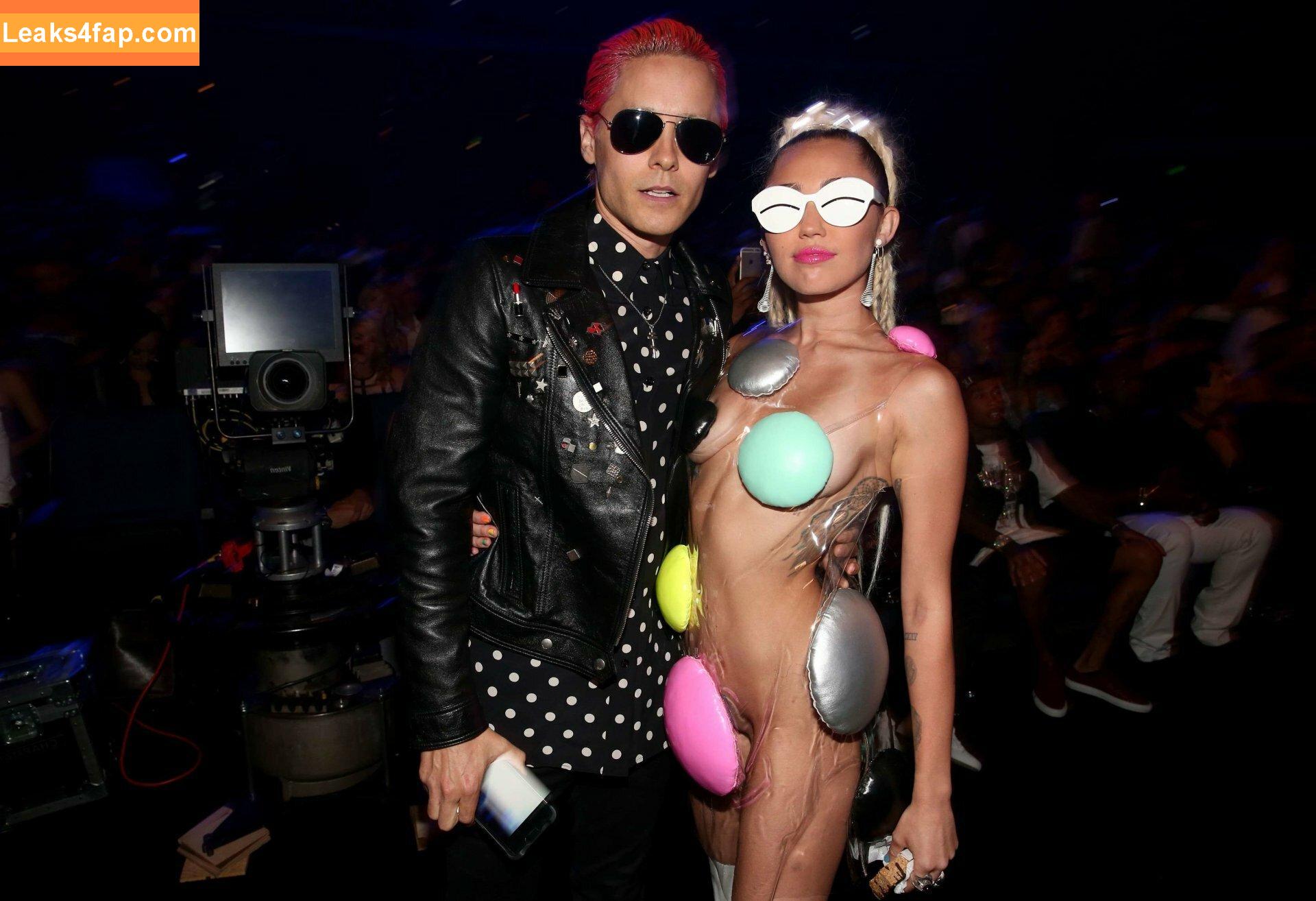 Miley Cyrus / https: / mileycyrus leaked photo photo #0188