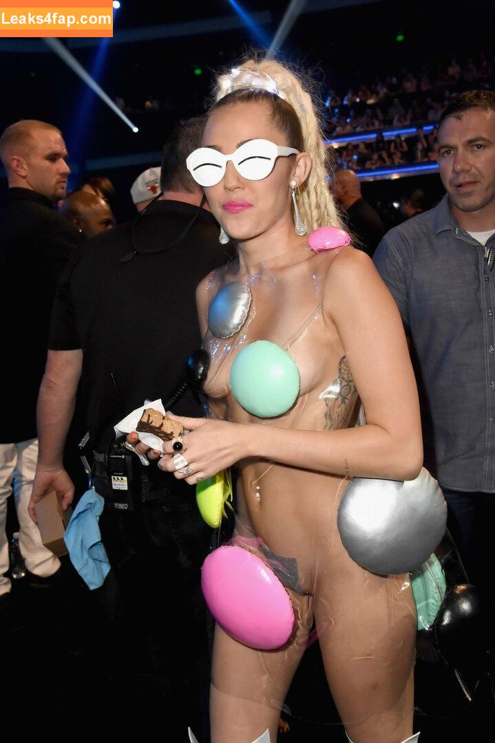 Miley Cyrus / https: / mileycyrus leaked photo photo #0192