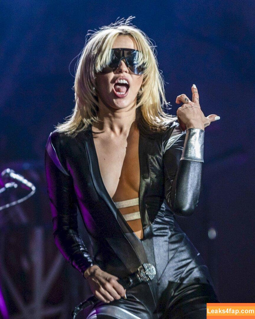 Miley Cyrus / https: / mileycyrus leaked photo photo #0195