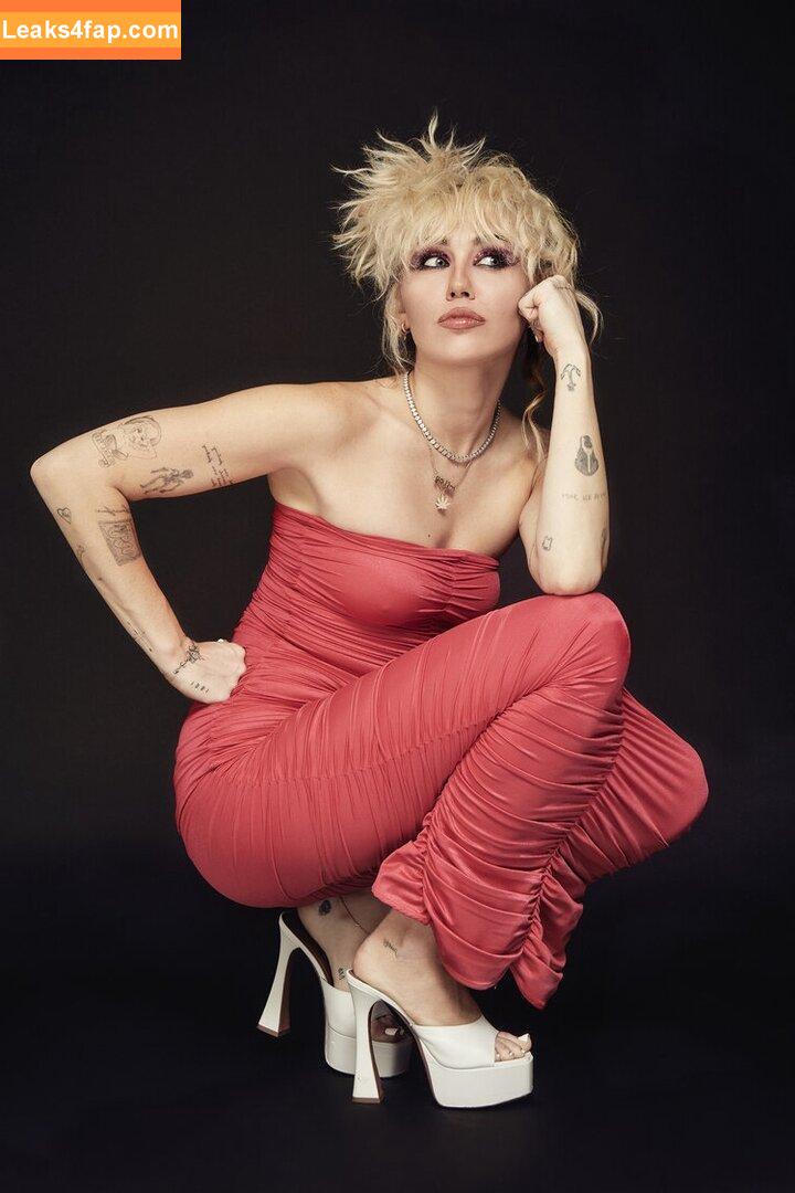 Miley Cyrus / https: / mileycyrus leaked photo photo #0202