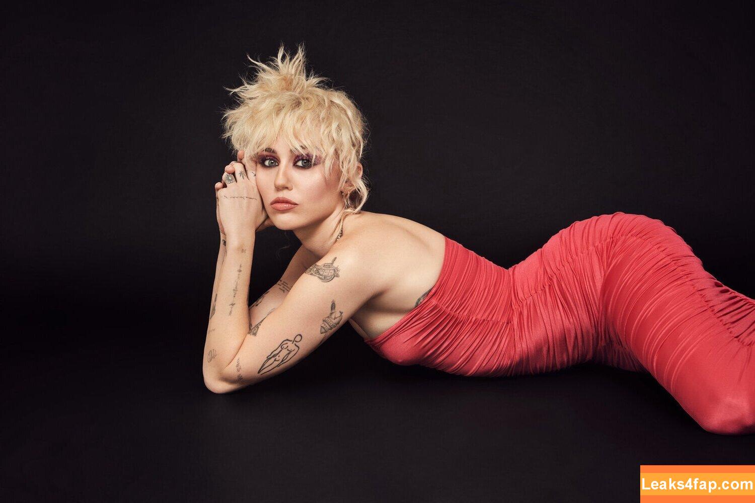 Miley Cyrus / https: / mileycyrus слитое фото фото #0210