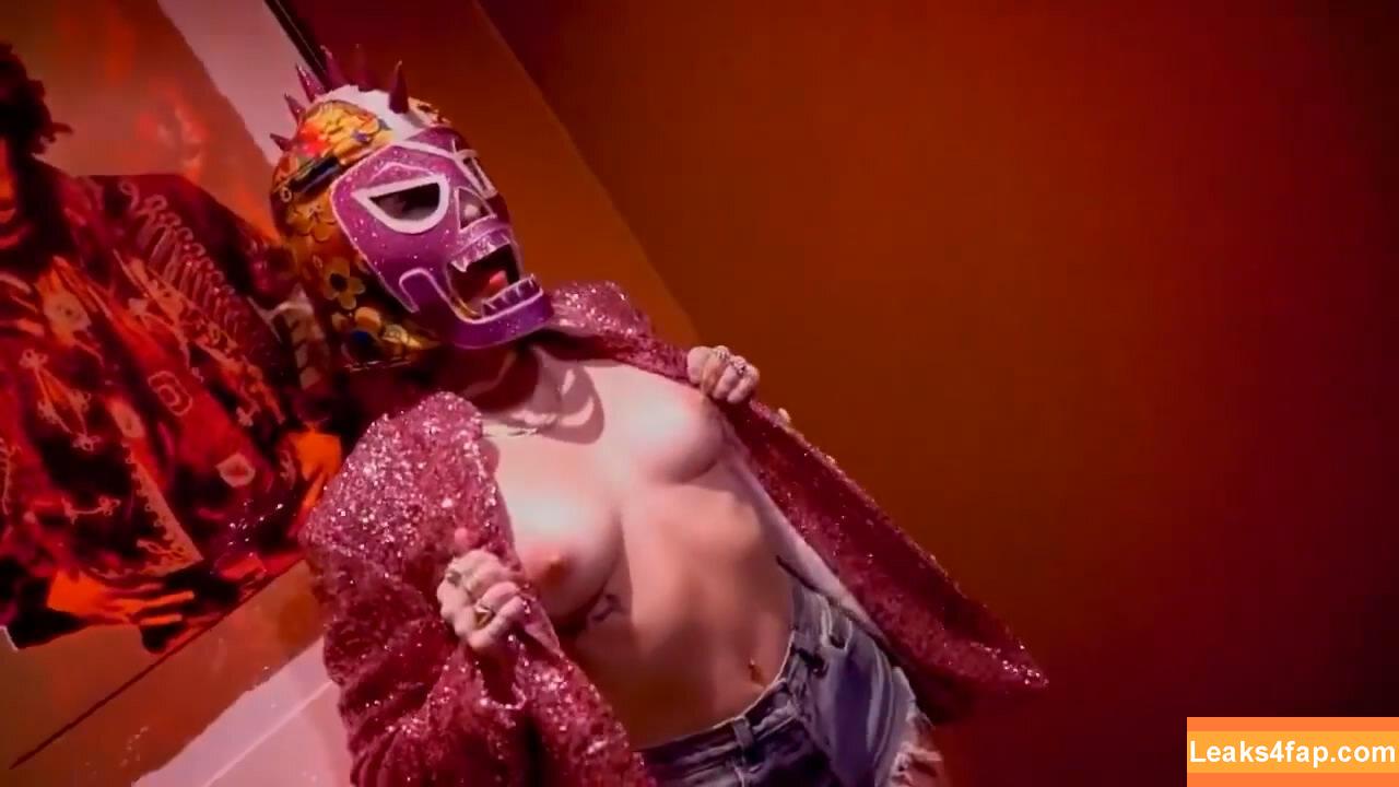 Miley Cyrus / https: / mileycyrus leaked photo photo #0233