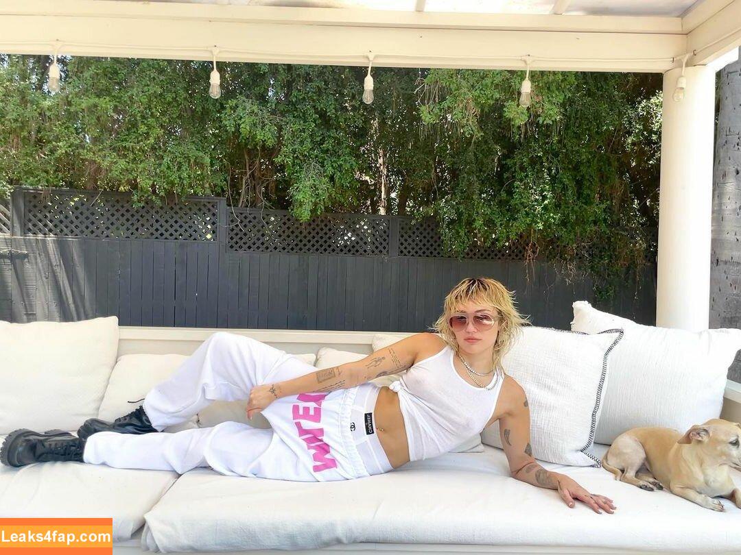 Miley Cyrus / https: / mileycyrus слитое фото фото #0243