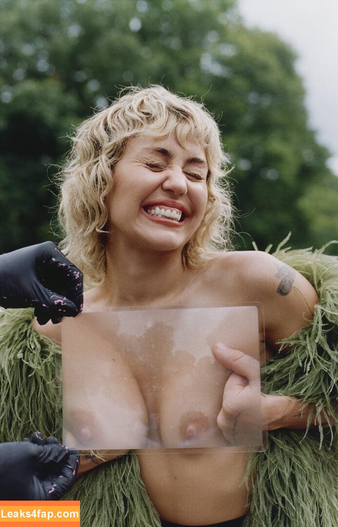 Miley Cyrus / https: / mileycyrus leaked photo photo #0251