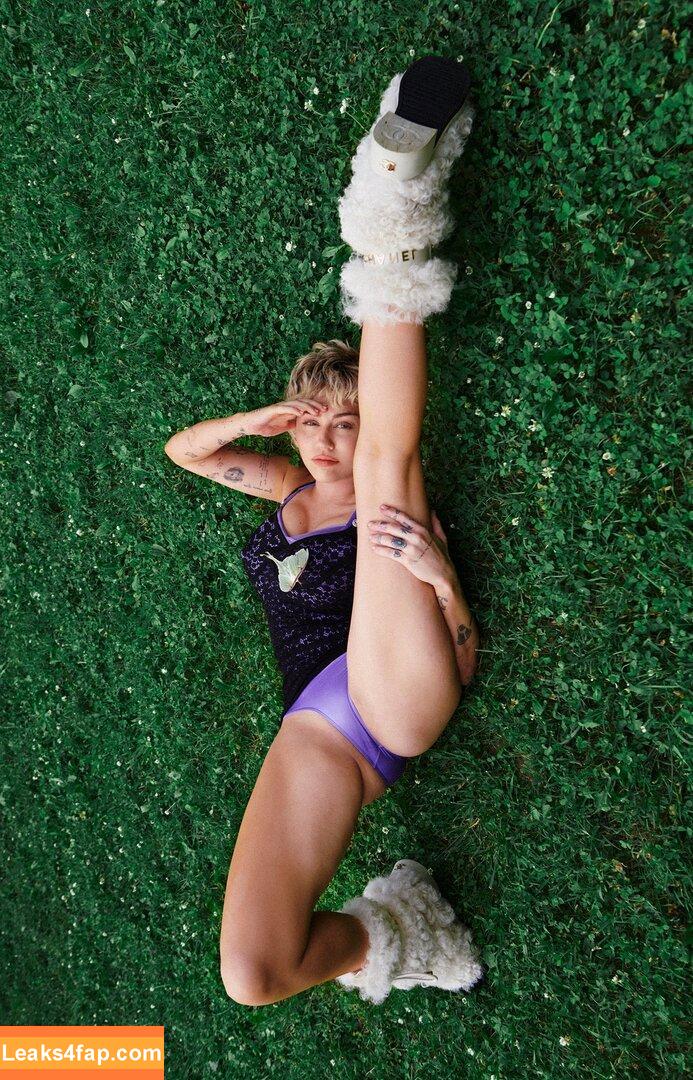 Miley Cyrus / https: / mileycyrus leaked photo photo #0254