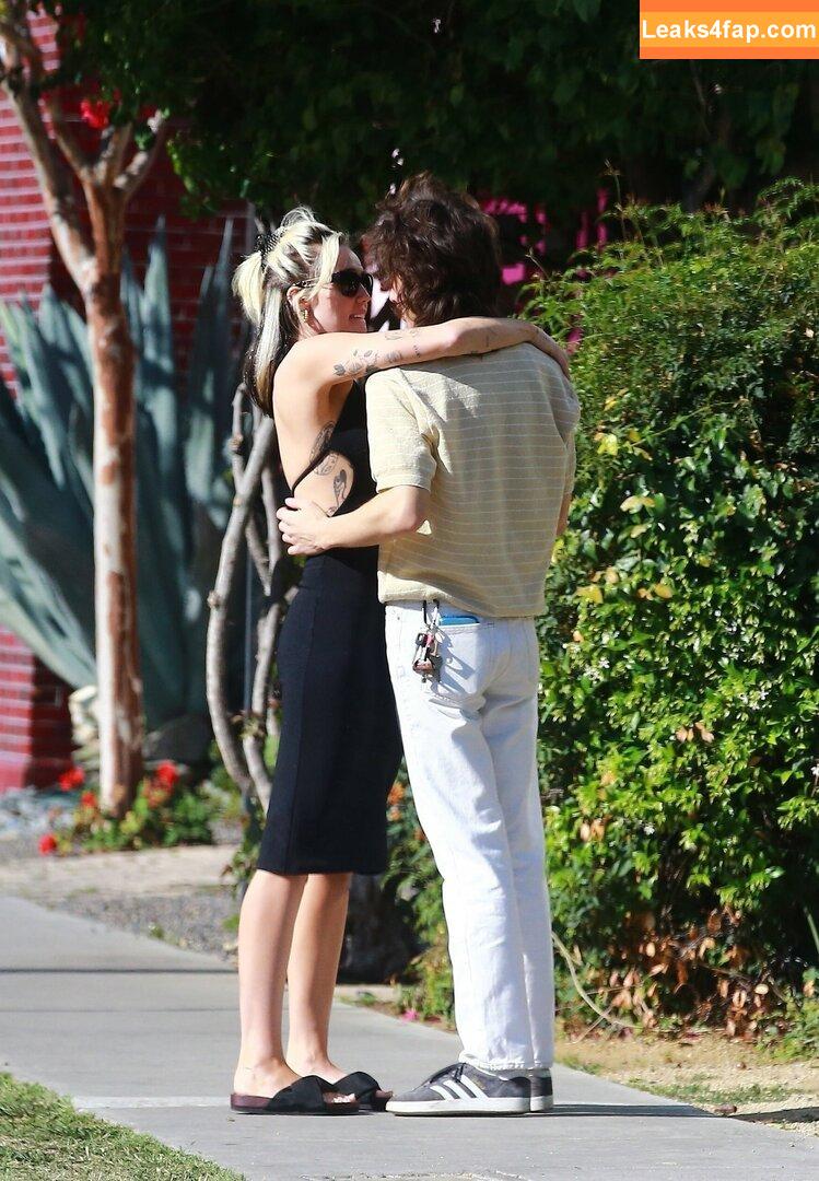 Miley Cyrus / https: / mileycyrus leaked photo photo #0285