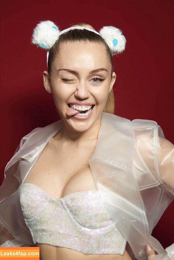 Miley Cyrus / https: / mileycyrus leaked photo photo #0307