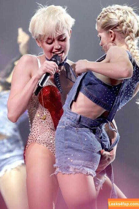 Miley Cyrus / https: / mileycyrus leaked photo photo #0333