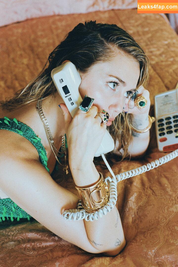 Miley Cyrus / https: / mileycyrus leaked photo photo #0357