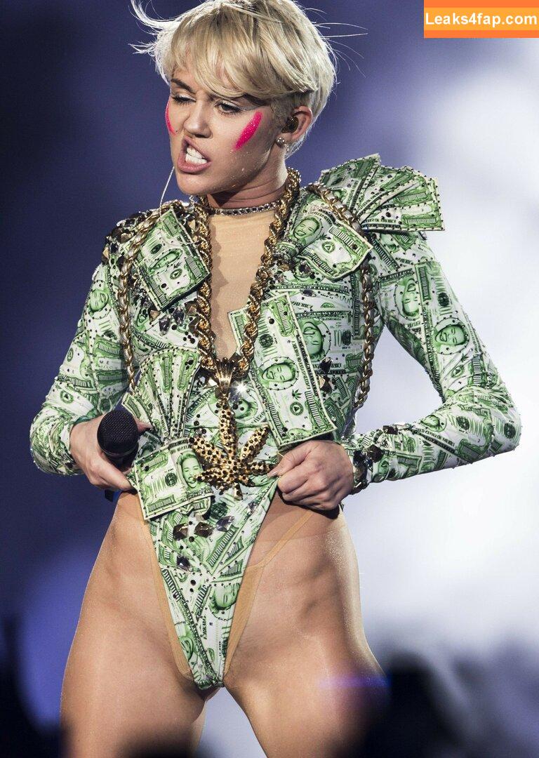 Miley Cyrus / https: / mileycyrus leaked photo photo #0380