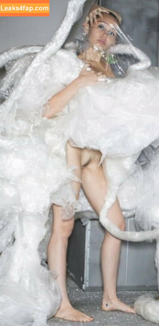 Miley Cyrus / https: / mileycyrus слитое фото фото #0391