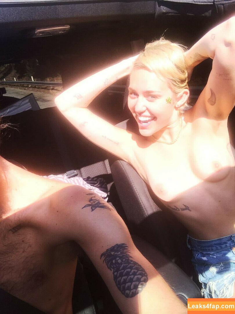 Miley Cyrus / https: / mileycyrus leaked photo photo #0413
