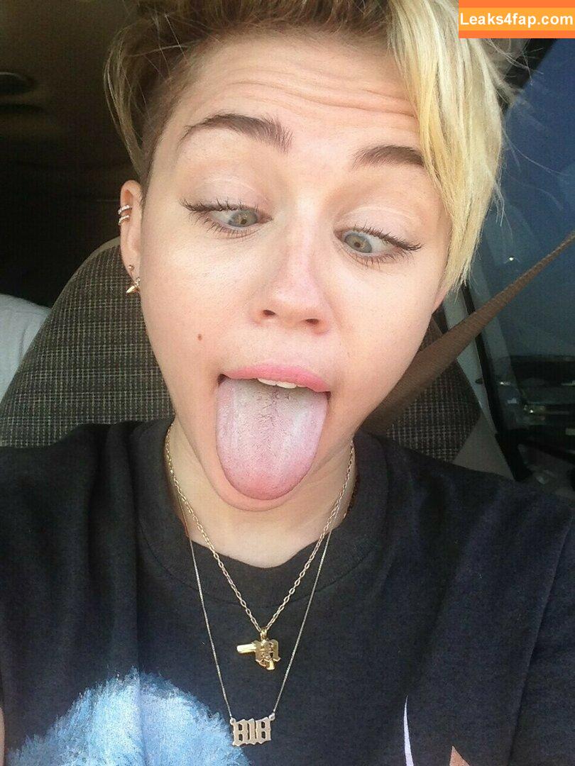 Miley Cyrus / https: / mileycyrus leaked photo photo #0421