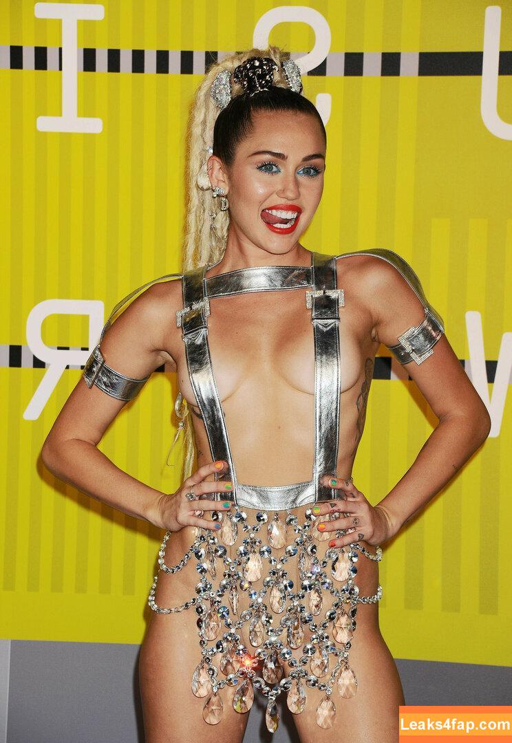 Miley Cyrus / https: / mileycyrus leaked photo photo #0456