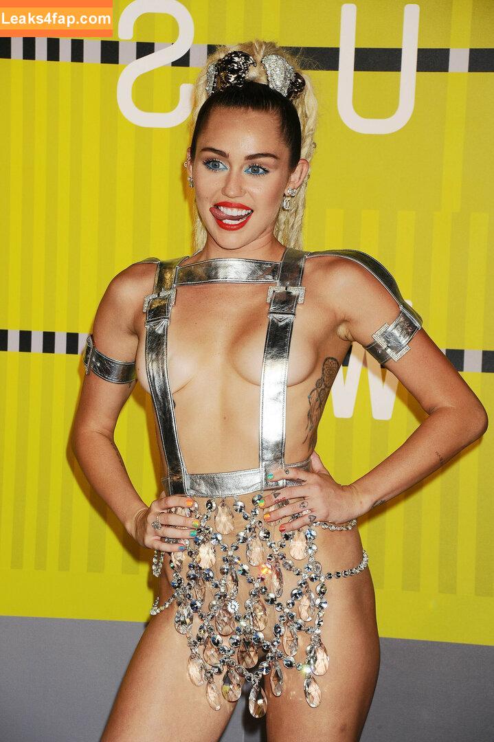 Miley Cyrus / https: / mileycyrus leaked photo photo #0457