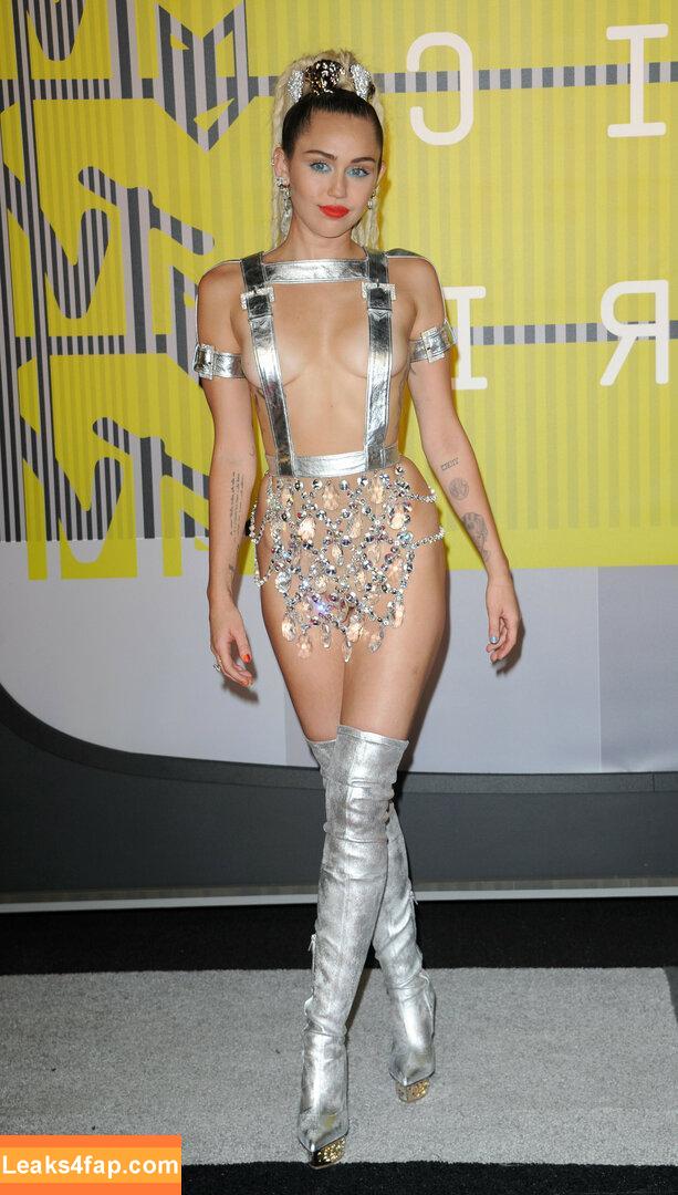 Miley Cyrus / https: / mileycyrus leaked photo photo #0465