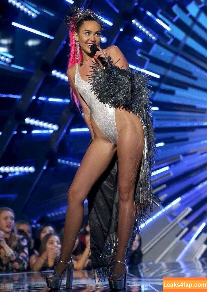 Miley Cyrus / https: / mileycyrus leaked photo photo #0468