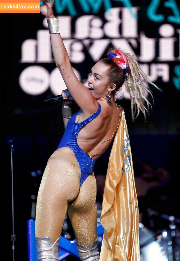 Miley Cyrus / https: / mileycyrus leaked photo photo #0476