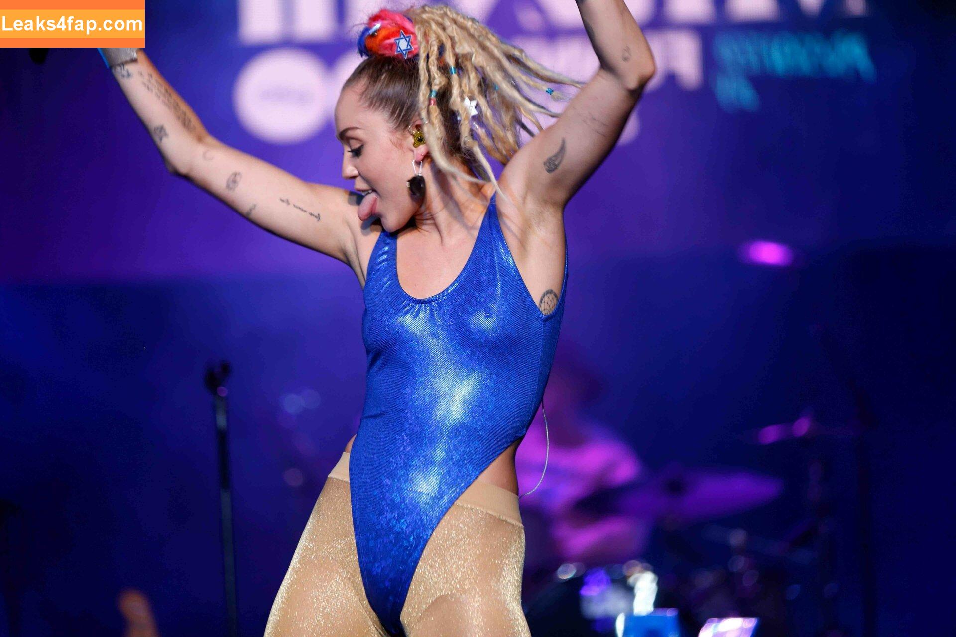Miley Cyrus / https: / mileycyrus leaked photo photo #0495