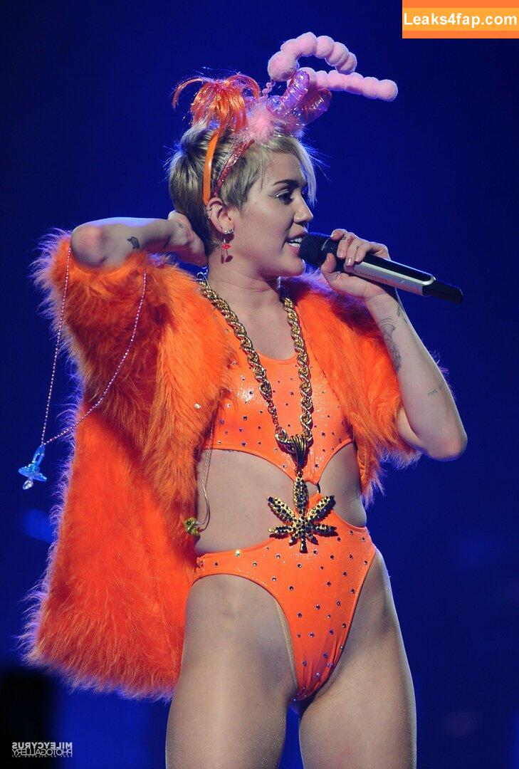Miley Cyrus / https: / mileycyrus слитое фото фото #0501