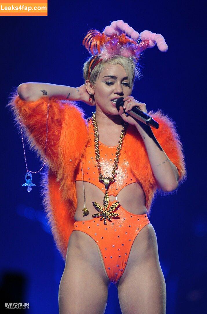 Miley Cyrus / https: / mileycyrus слитое фото фото #0504