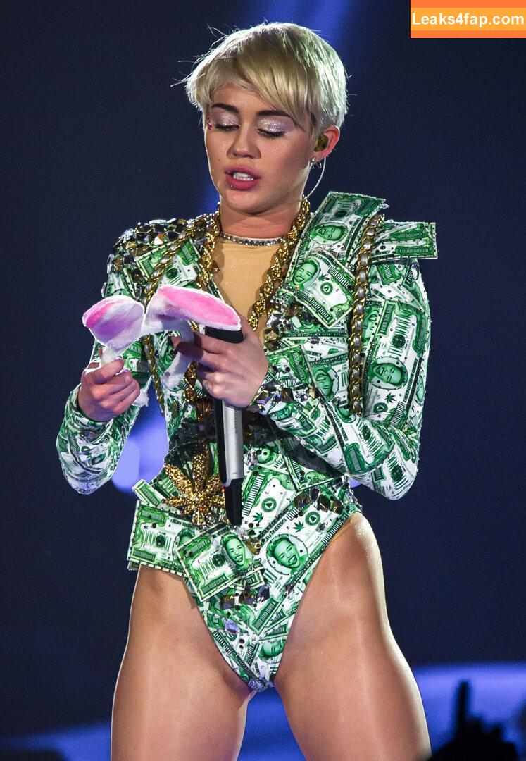 Miley Cyrus / https: / mileycyrus leaked photo photo #0505