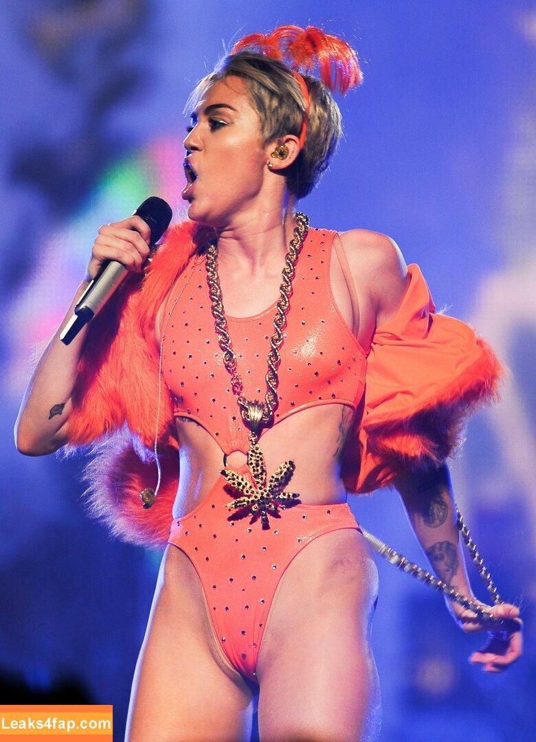 Miley Cyrus / https: / mileycyrus leaked photo photo #0508