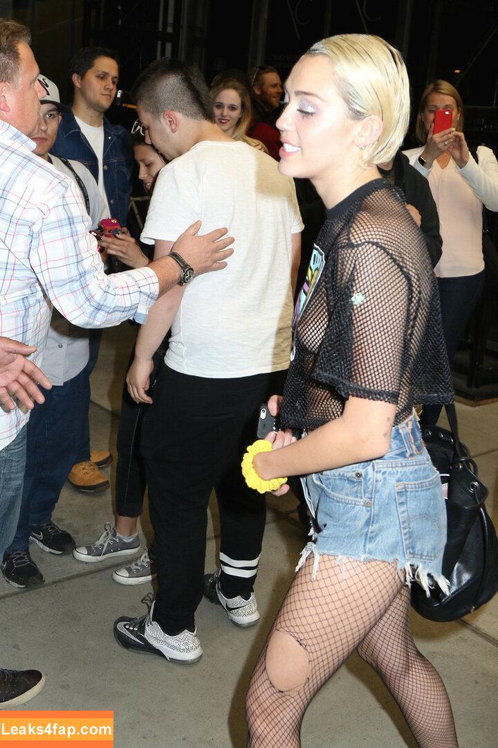 Miley Cyrus / https: / mileycyrus leaked photo photo #0536
