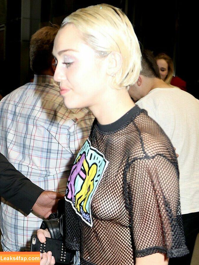 Miley Cyrus / https: / mileycyrus leaked photo photo #0538
