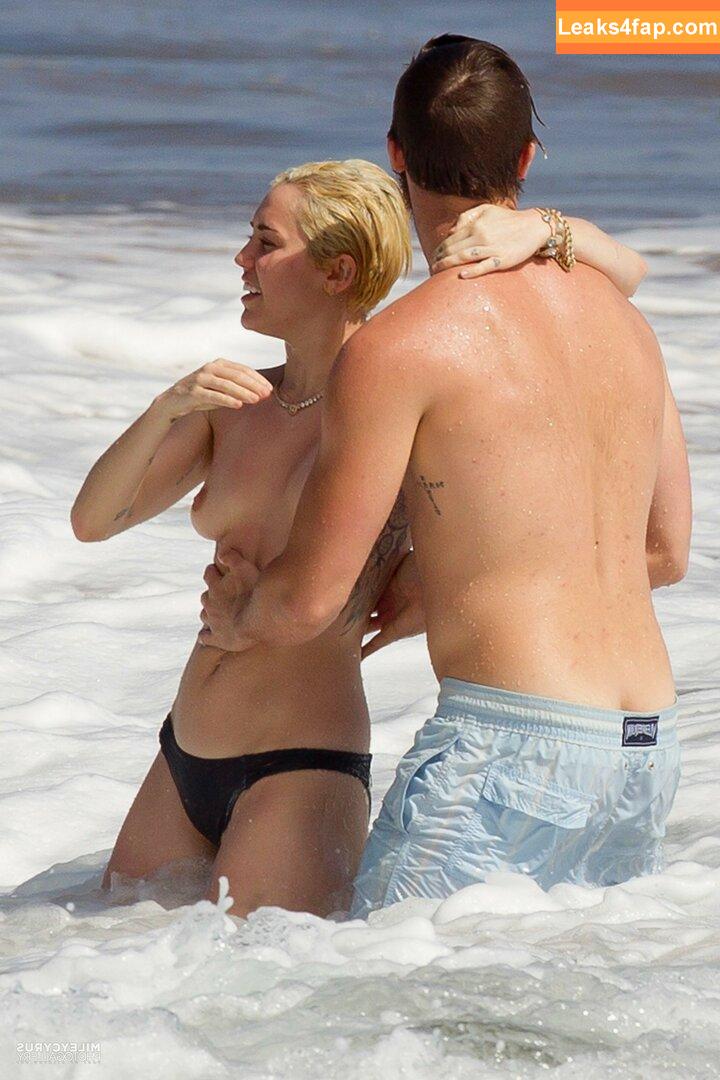 Miley Cyrus / https: / mileycyrus leaked photo photo #0544
