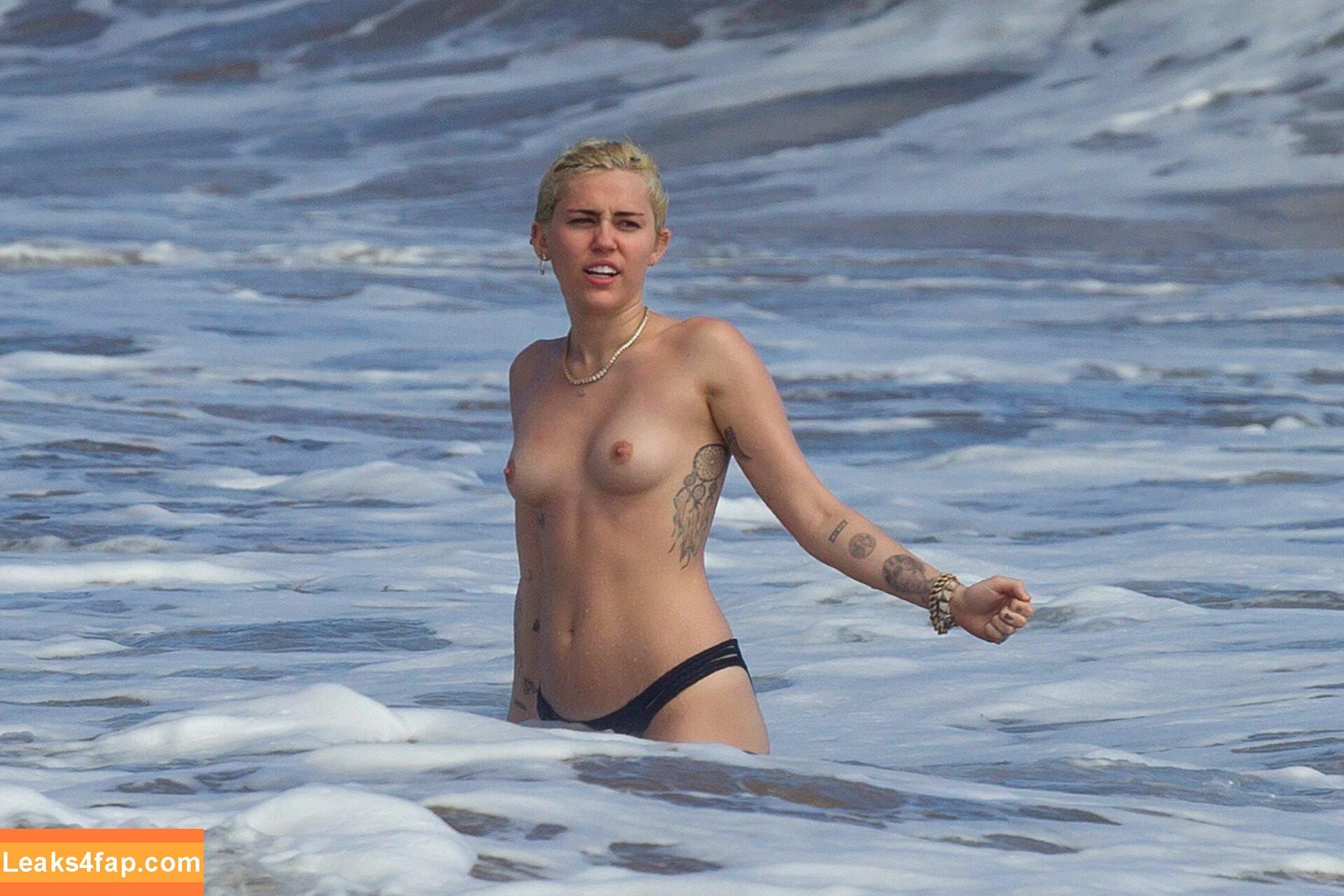 Miley Cyrus / https: / mileycyrus leaked photo photo #0547
