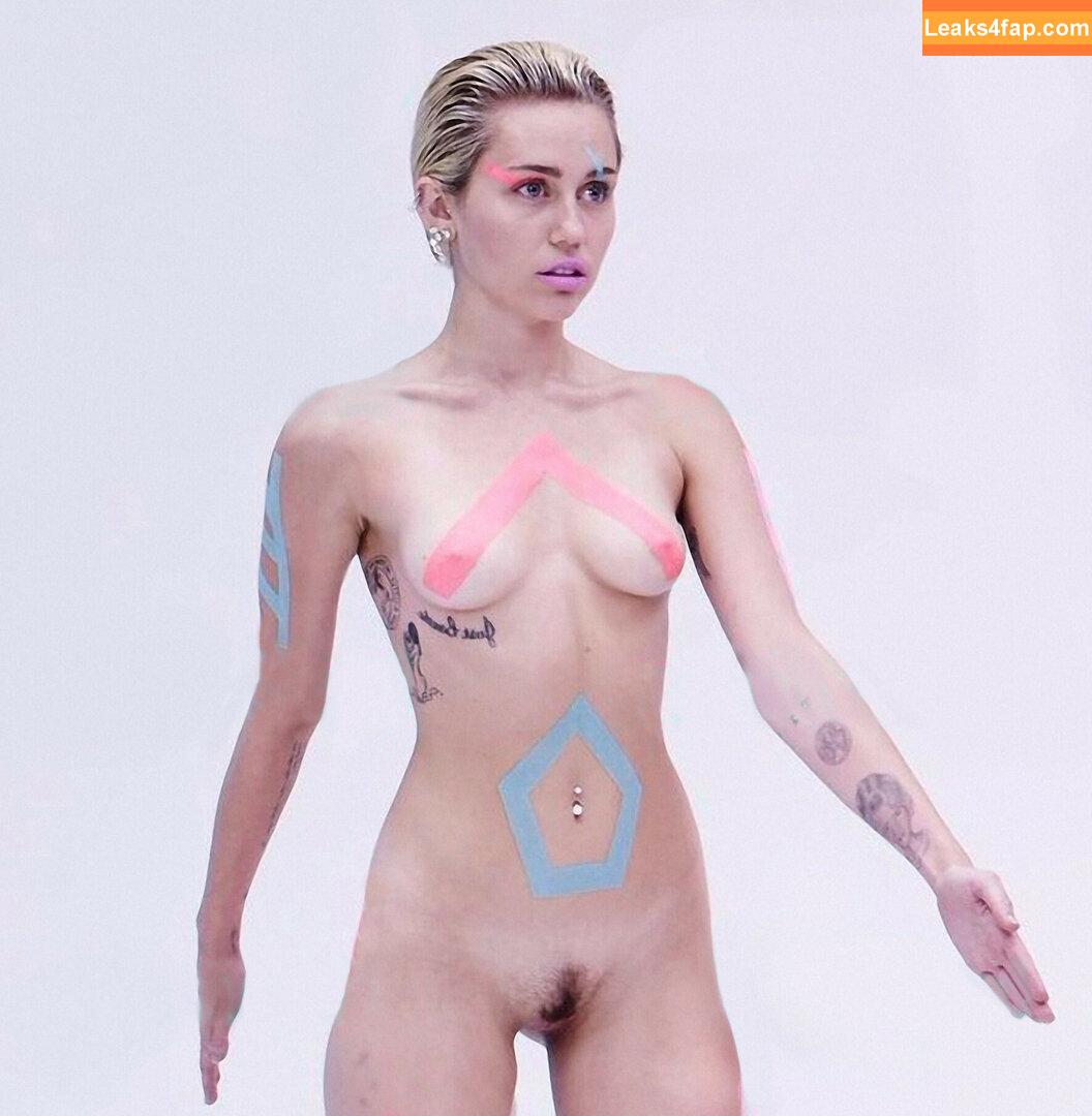 Miley Cyrus / https: / mileycyrus leaked photo photo #0556